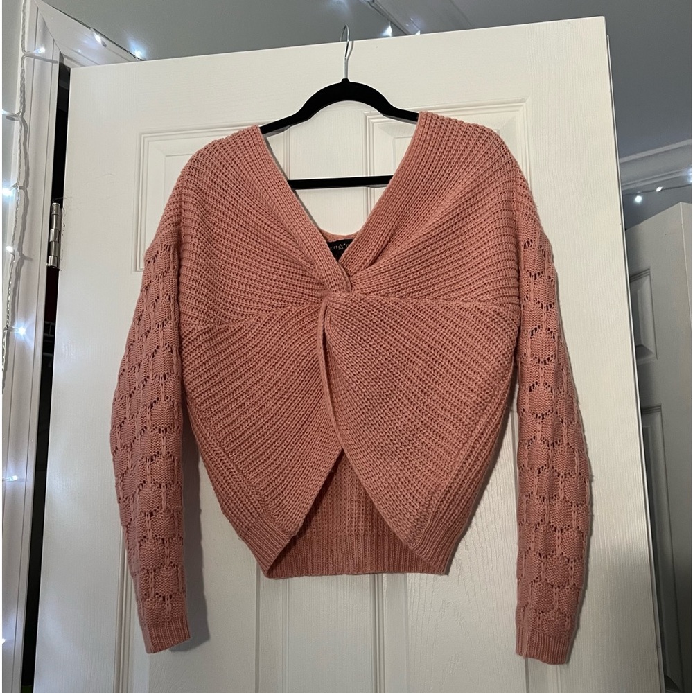 Pink sweater with knot in front
